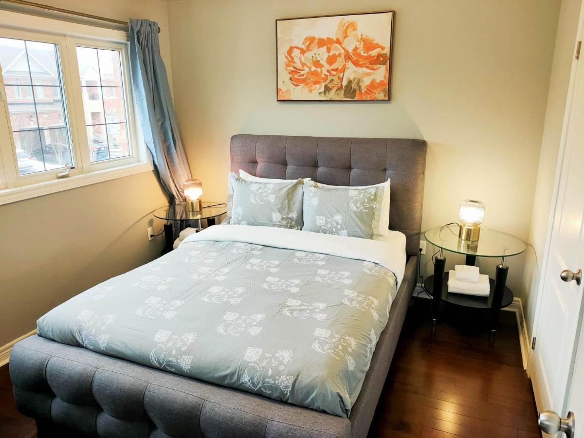 Affordable Room With Free Parking In Newmarket On Экстерьер фото