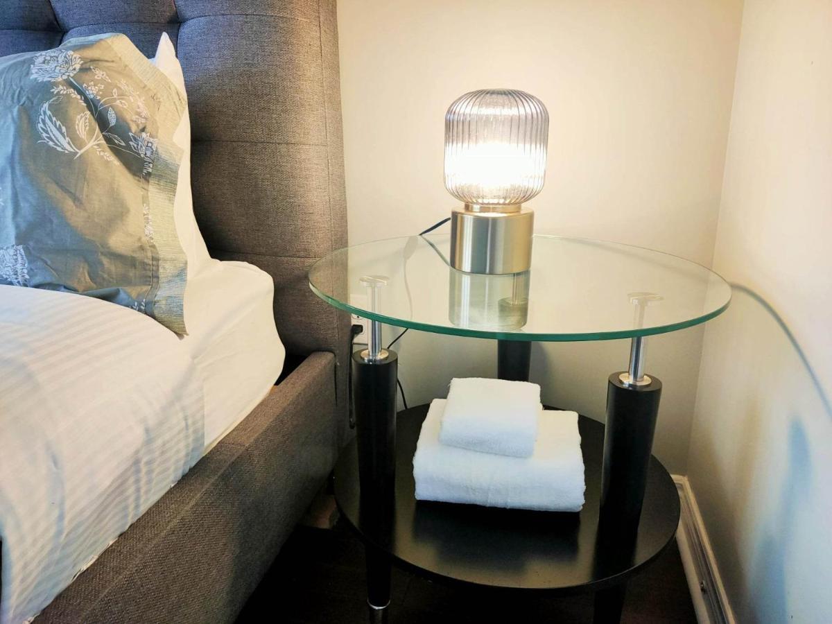 Affordable Room With Free Parking In Newmarket On Экстерьер фото