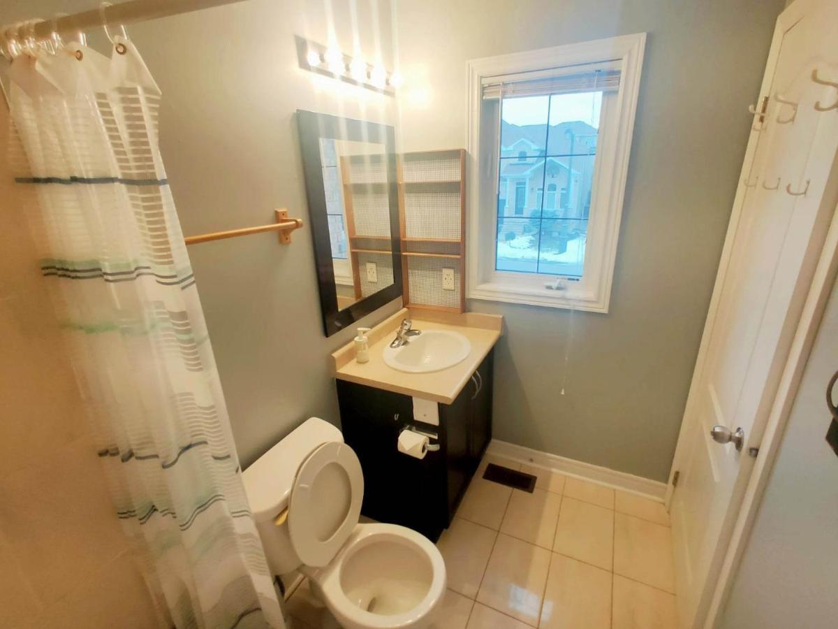 Affordable Room With Free Parking In Newmarket On Экстерьер фото