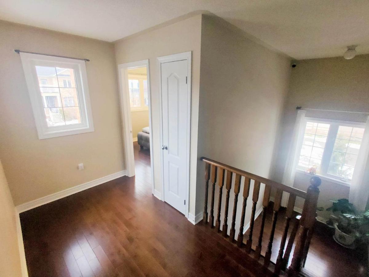 Affordable Room With Free Parking In Newmarket On Экстерьер фото