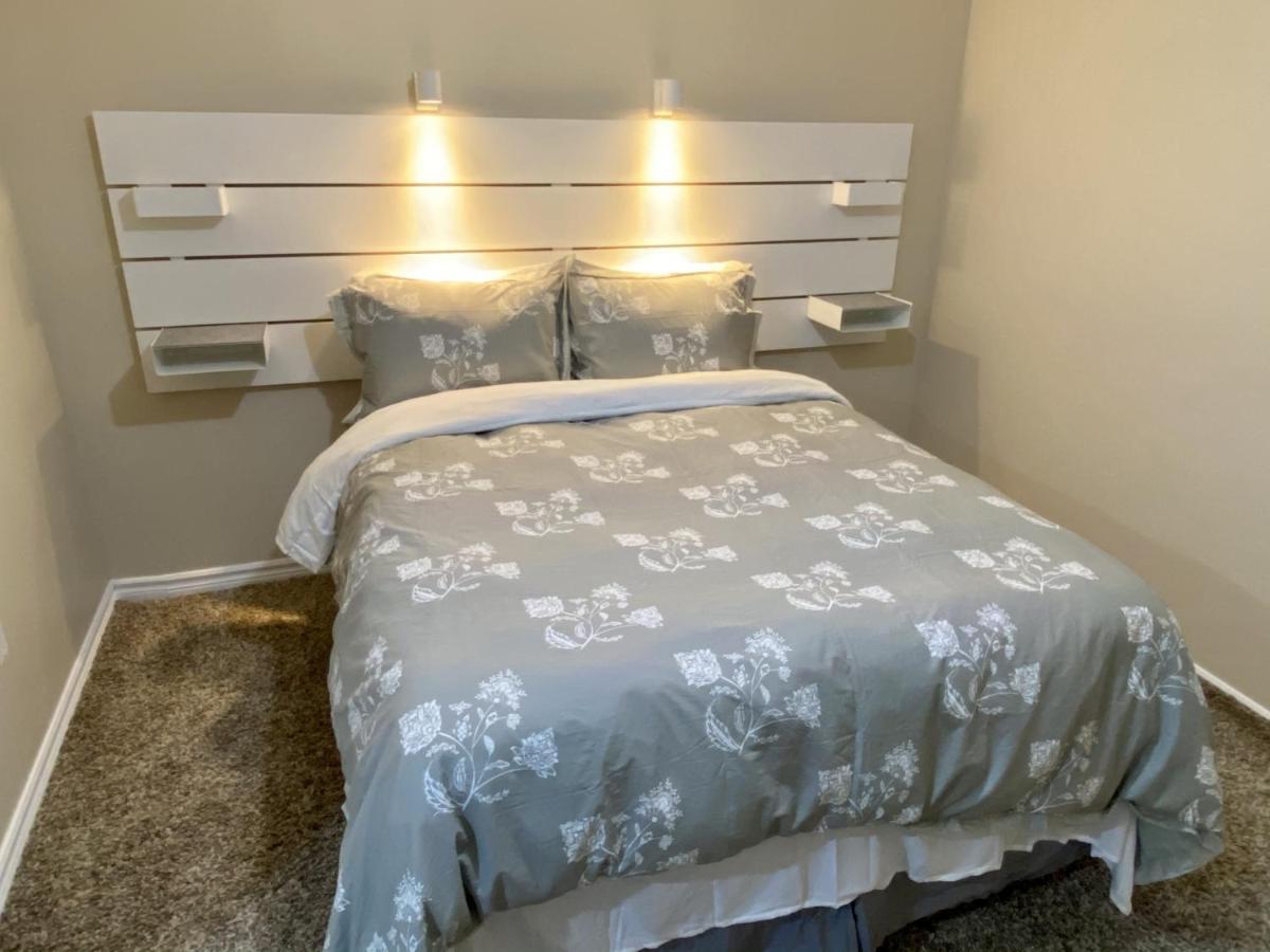 Affordable Room With Free Parking In Newmarket On Экстерьер фото