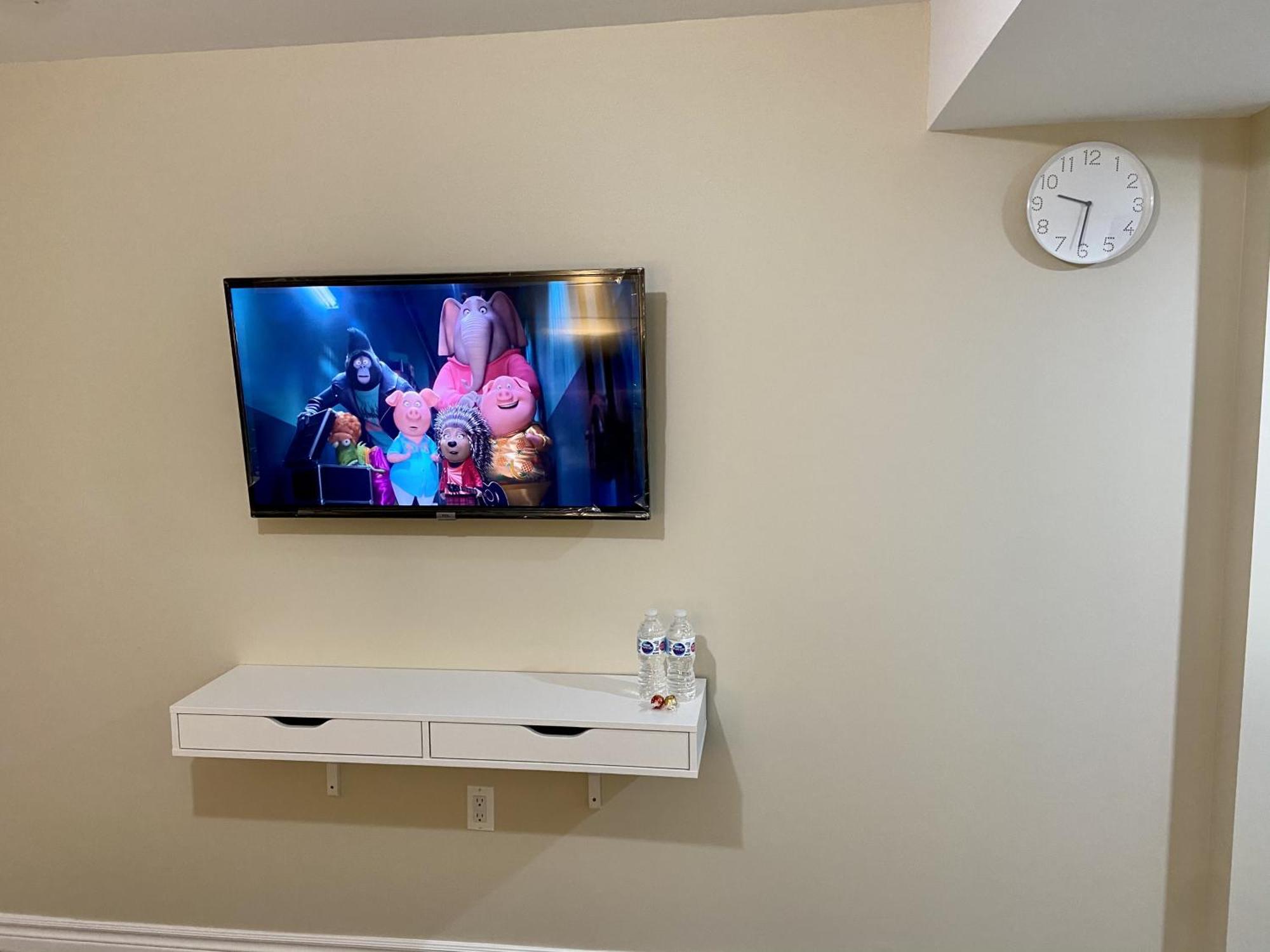 Affordable Room With Free Parking In Newmarket On Экстерьер фото
