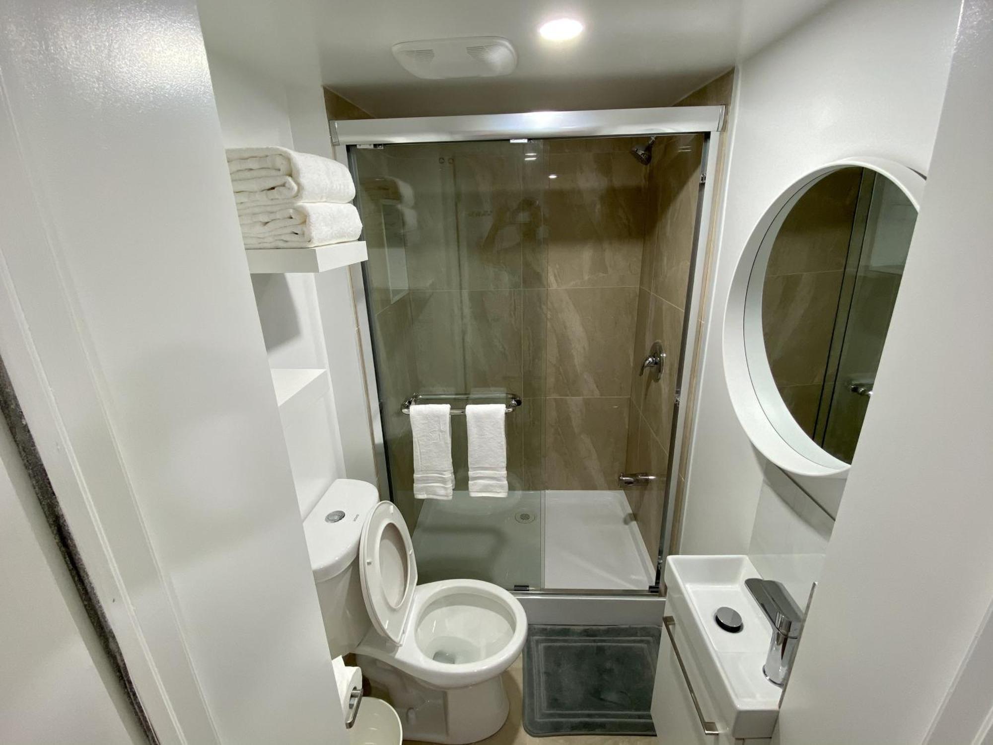 Affordable Room With Free Parking In Newmarket On Экстерьер фото